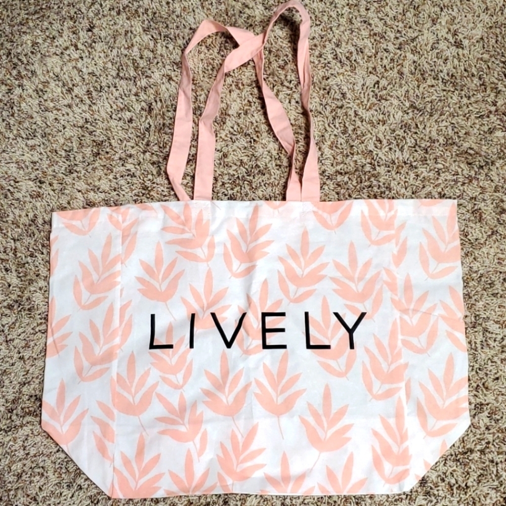 Lively Shoulder Bag